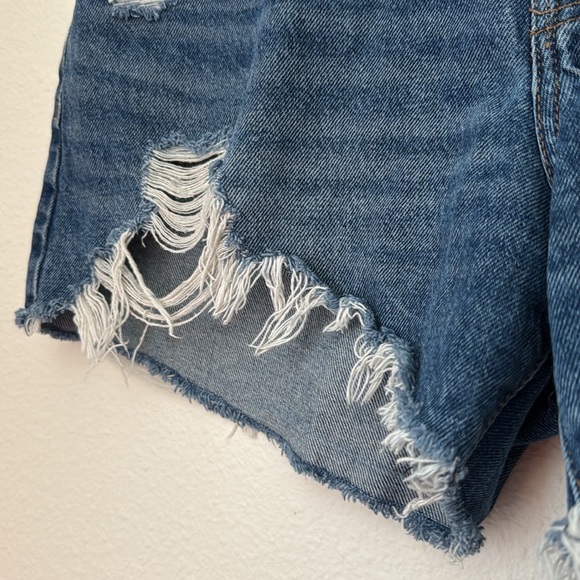 Abercrombie & Fitch Mid Rise Boyfriend Short - Picture 3 of 5